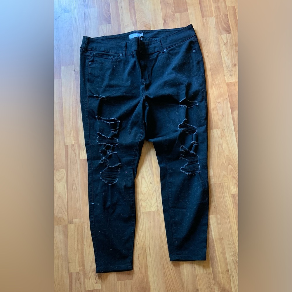 Torrid black supersoft distressed jeggings - size 26 T
